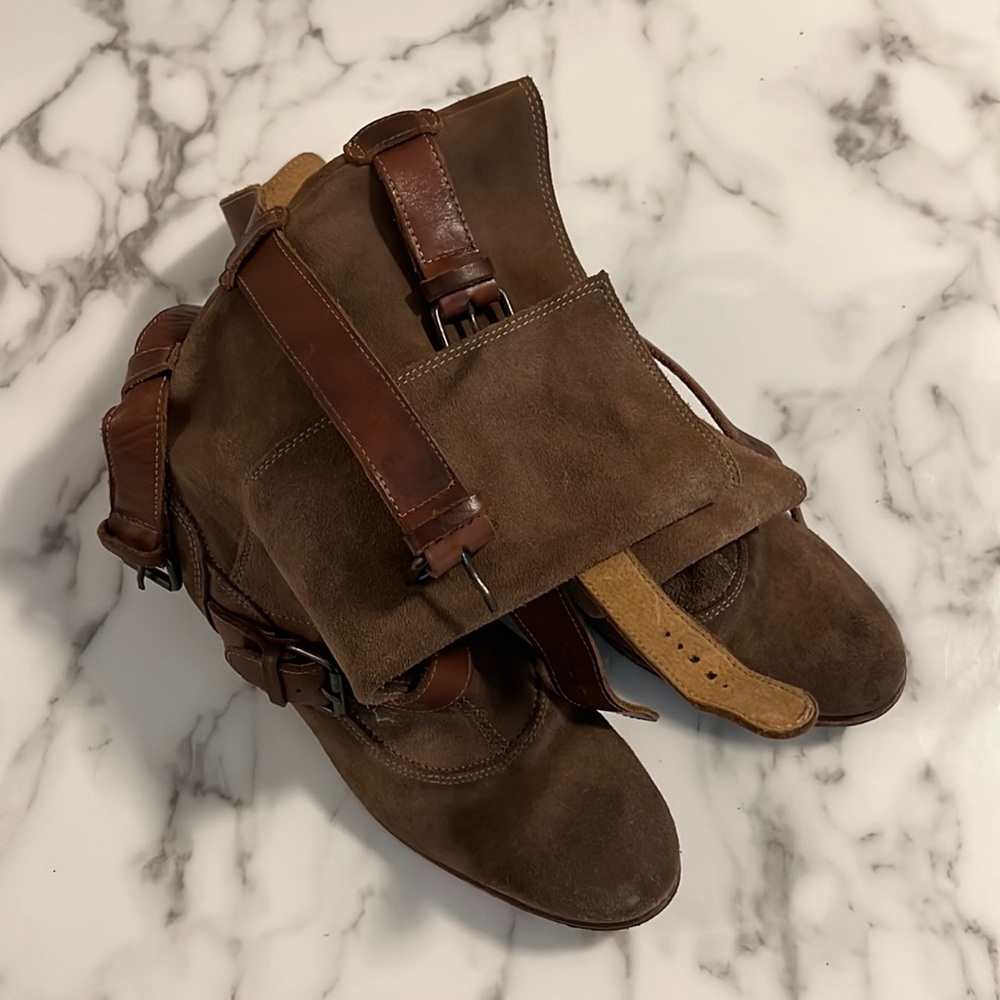 Hudson suede buckle boots Emma Watson Size 40